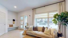 Exquisite 3bedroom home, 16m to WEM & 25m to YEG